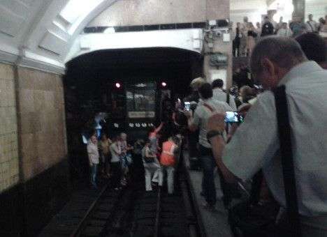 Из-за пожара в метро Москвы полетели головы