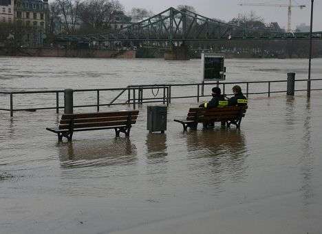 Наводнение в Германии: прорвало дамбу, эвакуируют тысячи людей