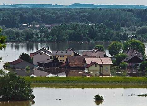 Из-за прорыва дамбы в ФРГ эвакуированы 36 тыс человек