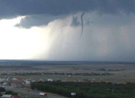 Над Крымом гуляет смерч (ФОТО, ВИДЕО)