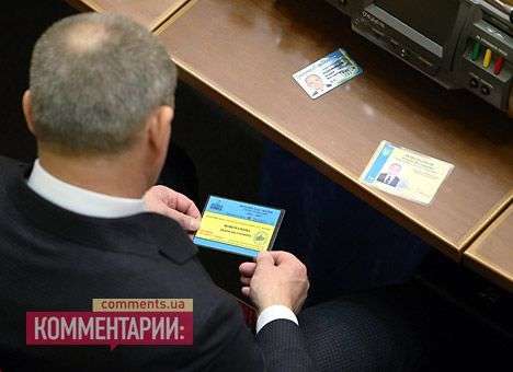 Кармазин утверждает, что суд решил отобрать удостоверения у Балоги и Домбровского