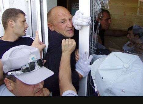 В Моршине «стоматолог» захватил санаторий с детьми и их родителями