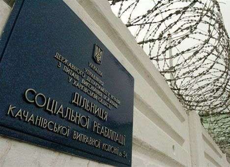 К Тимошенко не может прорваться защитник. Соратники думают, что ее бьют