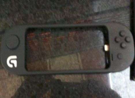 Фото геймпада Logitech G для iOS 7 попало в Интернет