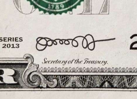 Насмешки американцев заставили главу Минфина США сменить подпись