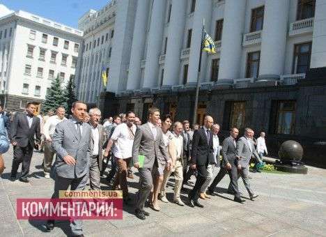 Яценюк пришел на тет-а-тет с Президентом в компании 35 нардепов (ФОТО)