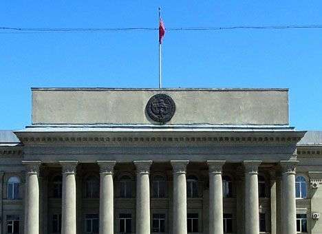 Парламент Киргизии одобрил вывод базы Пентагона из страны