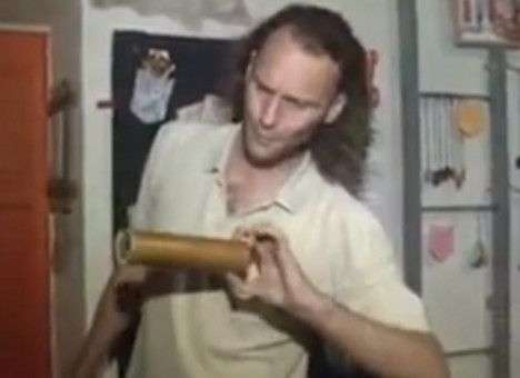 Крымских зрителей фильма о Межигорье задымили шашкой (ВИДЕО)