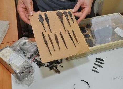 В Днепропетровске СБУшники задержали торговца тысячелетними украшениями (ФОТО)