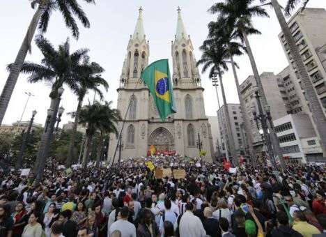 Погромы в Бразилии не помешают футболу