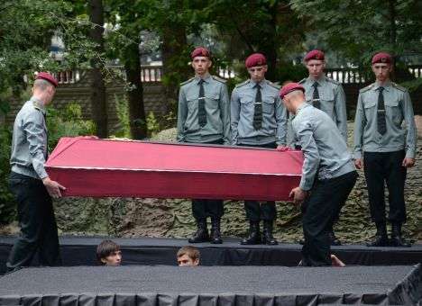 На Киевщине торжественно перезахоронили останки советских воинов (ФОТО)