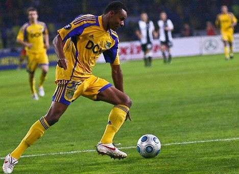 Жажа еще поиграет за «Металлист»