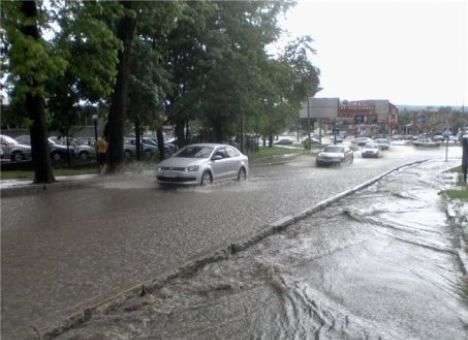 Харьков за несколько минут снова превратился в Венецию (ФОТО)