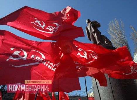 Суд отменил запрет на использование на Львовщине красных флагов