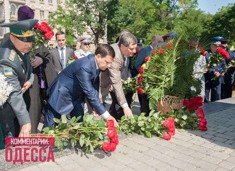 Мэра Одессы обругали за маленькие пенсии в День Конституции (ФОТО)