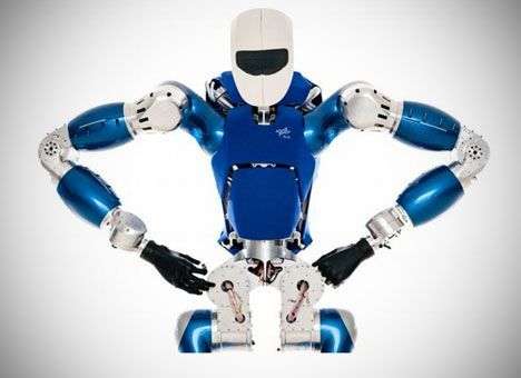 Двуногий робот обучается движениям человека