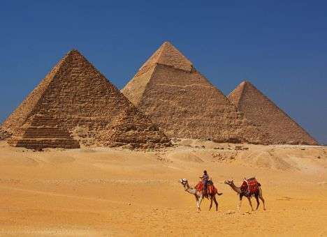 Из-за беспорядков в Каире россиян лишили экскурсий к пирамидам в Гизе