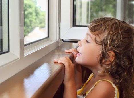 В лагере Бердянска дети «отдыхают» впроголодь под прогнившей крышей