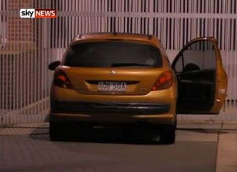 Ворота посольства США в Австралии протаранил пациент психбольницы