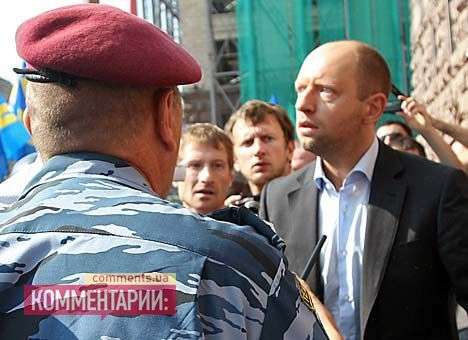 Зачем власти ломать очки Яценюку в Киевсовете