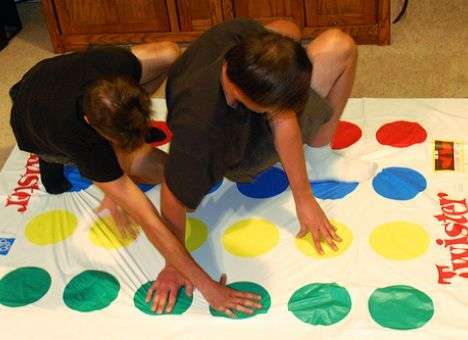 Умер создатель игры Twister