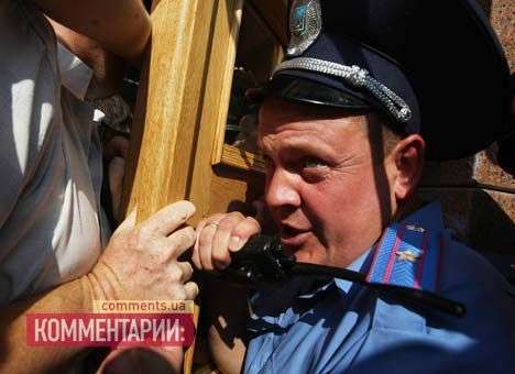 Из побитой активистки решили сделать нападавшую