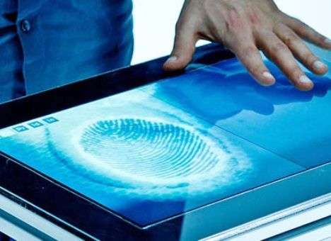 Сенсорный стол научили распознавать отпечатки пальцев