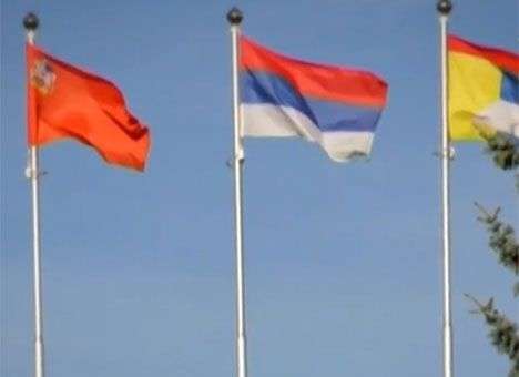 Перевернутый флаг России подняли в Домодедово
