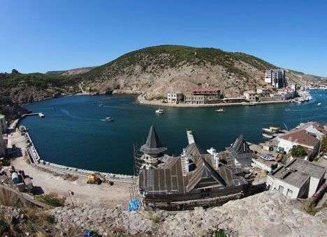 Севастопольские депутаты отдали сыну Президента часть набережной в Балаклаве