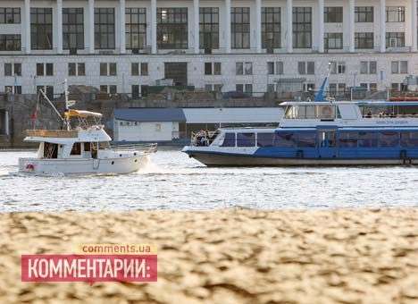 У Азарова собрались спасать дороги с помощью речного судоходства