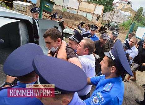 Милиция разогнала защитников Десятинки (ФОТО)