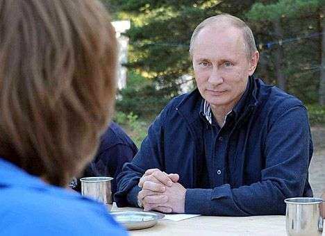 Путин запретил брать на работу иностранцев младше 18 лет