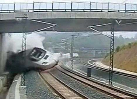 Машинист потерпевшего крушение поезда в Испании взят под стражу