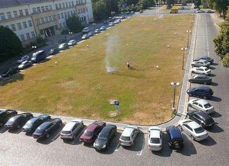 Под окнами у губернатора Закарпатья мужчина устроил акт самосожжения (ФОТО)