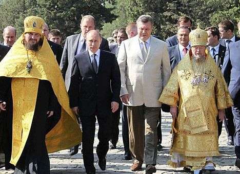 Президенту пора увольнять своих пиарщиков