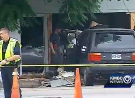 В США пенсионер протаранил детский сад