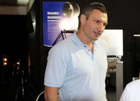 Кличко попросил перенести торги по бою со Стиверном