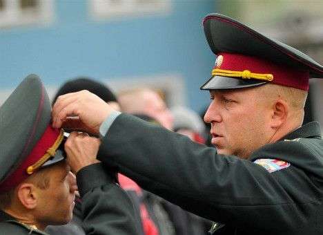 Минобороны безуспешно попыталось одеть генералов в мундиры с позолотой