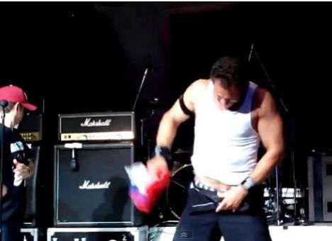 Власти Одессы нашли виновного в выходке американского панка