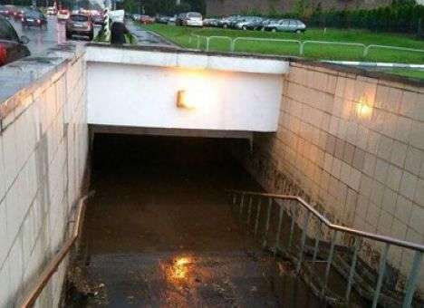 Часть Москвы ушла под воду из-за сильного ливня