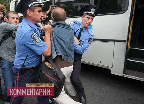 Оппозиция хочет нацепить на каждого милиционера именной нагрудный знак