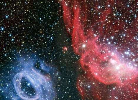 Ученые сфотографировали два разноцветных облака в соседней галактике