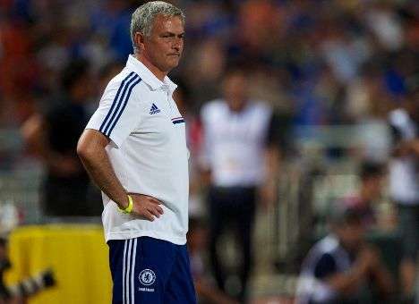 Моуриньо будет драться за Руни до конца