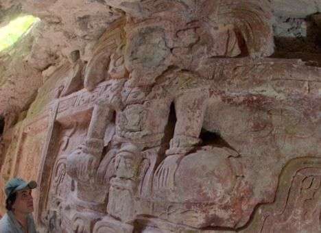 Крупный барельеф эпохи Майя был обнаружен в Гватемале