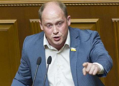 Суд разрешил Азарову не отвечать на депутатские запросы