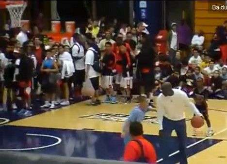 Джордан в 50 делает данк (ВИДЕО)