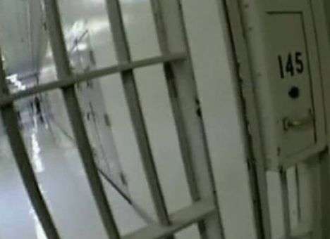 В тюрьме США бандитов выпустили из камер, чтобы те напали с заточками на конкурента (ВИДЕО)