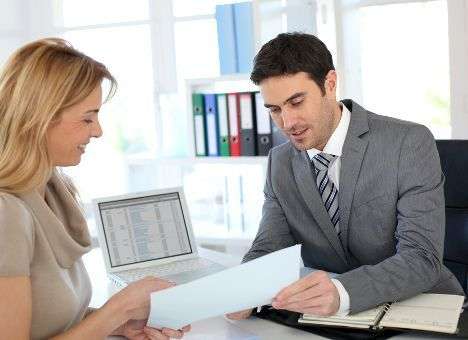 Клеркам Нацбанка накупили кацелярских наборов за 557 грн.