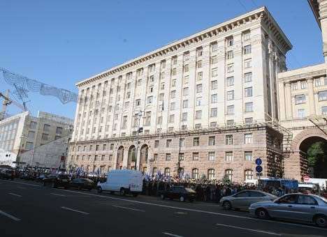 Оппозиционных нардепов, прорвавшихся в КГГА, милиция взяла в «заложники»