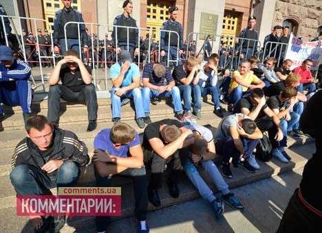 Под Киевсоветом «титушки» подрались со «свободовцами», а журналисты - с милицией (ФОТО, ВИДЕО)